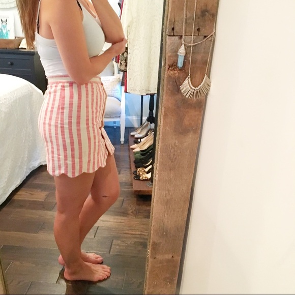 Forever 21 juniors large scalloped hem skirt - Picture 3 of 6